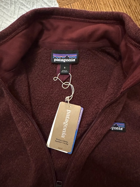 Patagonia Better sweater women’s 1/4  zip  in Deep Maroon - Picture 3 of 6